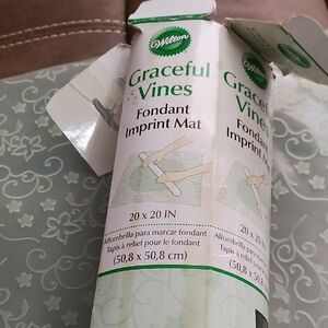 Wilton Graceful Vines Fondant Imprint Mat - White and Green